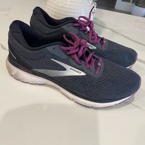 Brooks Women's Trace women size 10.5